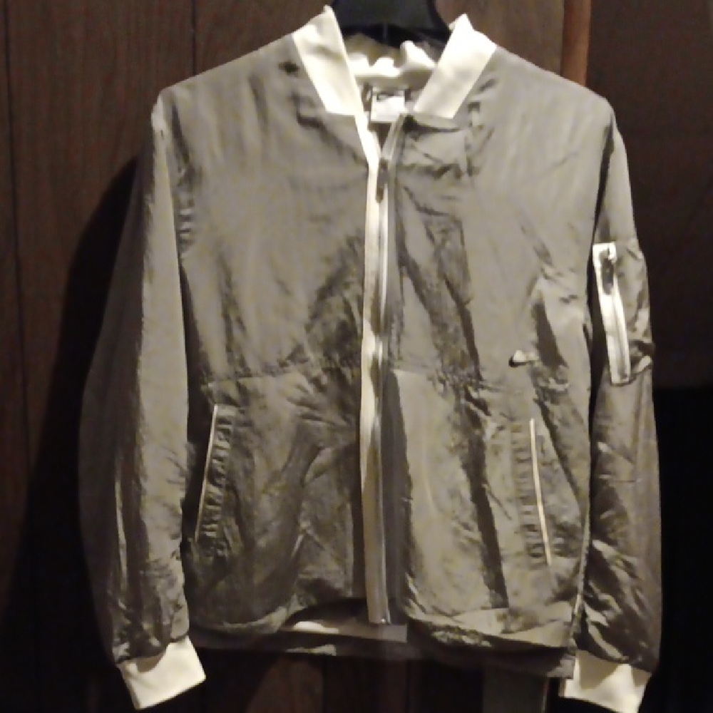 Nike Unisex Olive Green/Cream Wind Suit Jacket Only Wore One Time. Looks NEW.